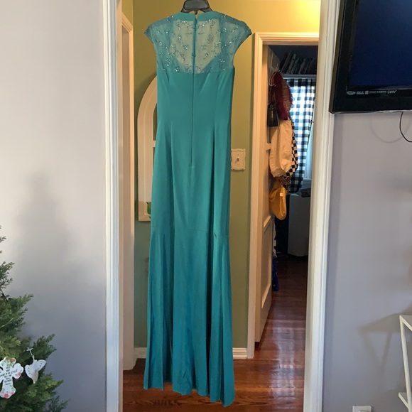 David Meister full length gown. Size 6. Sage green - Picture 5 of 6